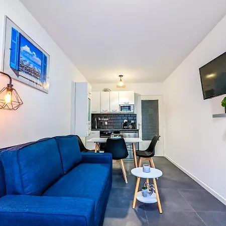 1 Min To The - Kitchen - Tramway - Air Conditioner - Wifi - Promenade Des 아파트 *