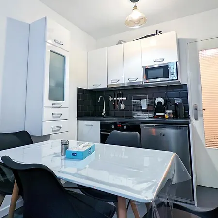 1 Min To The - Kitchen - Tramway - Air Conditioner - Wifi - Promenade Des 아파트 *